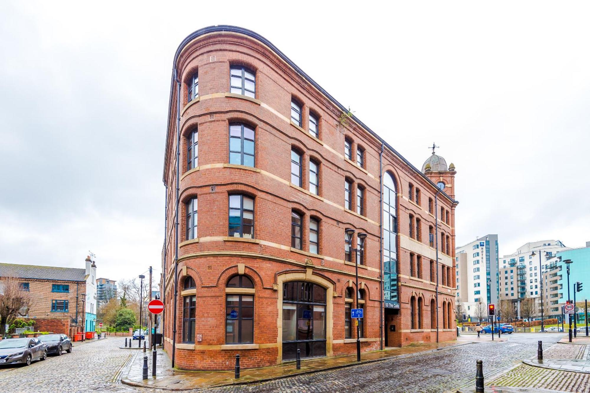 2 King Beds With Corner View. Manhattan Loft Apartment Leeds  Exterior photo